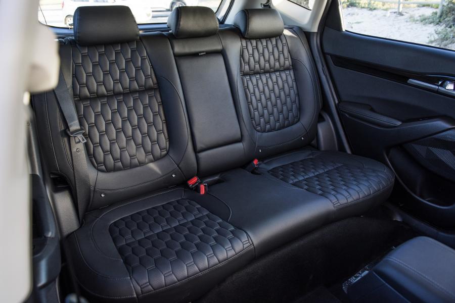 Интерьер Kia Seltos EX+ 2020 года  (ZA) (фото 16 из 34)